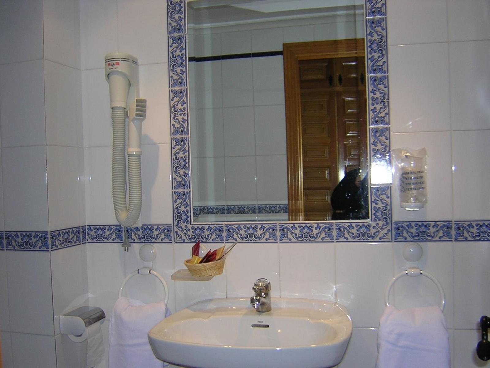 Hostal Restaurante La Muralla Canete  Luaran gambar