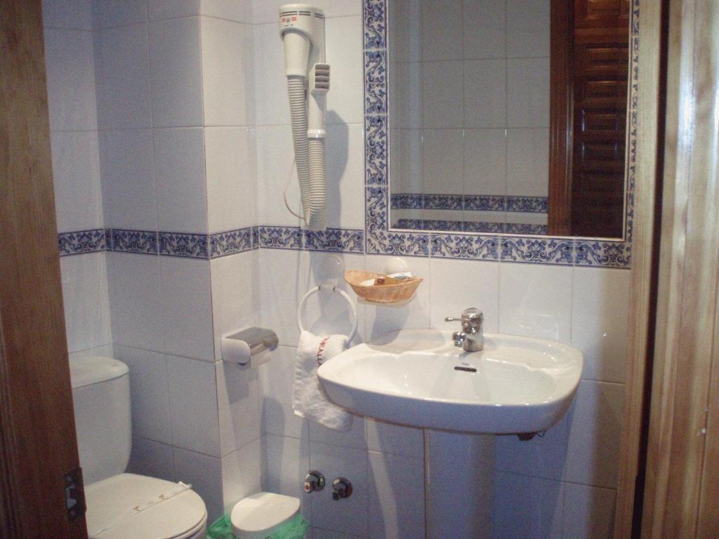 Hostal Restaurante La Muralla Canete  Bilik gambar